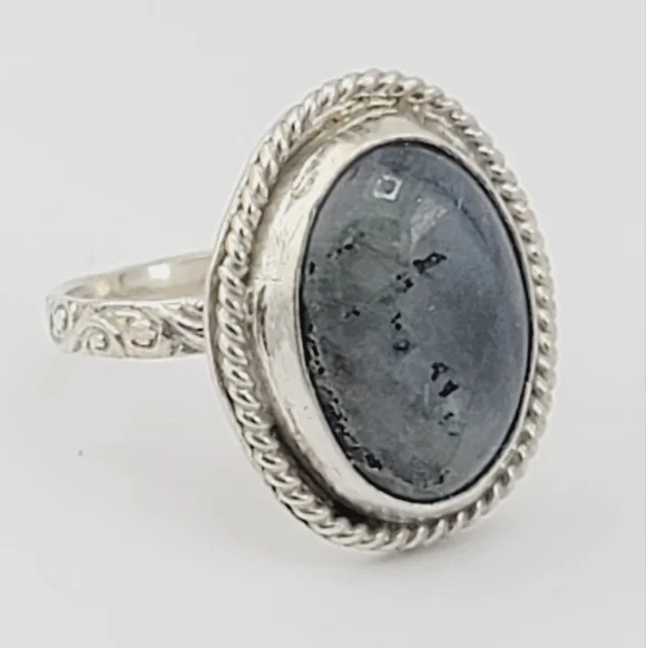 LABRADORITE ROUND RING WITH EMBOSSED RING BAND HANDMADE IN STERLING SILVER 8.5 - Picture 5 of 6